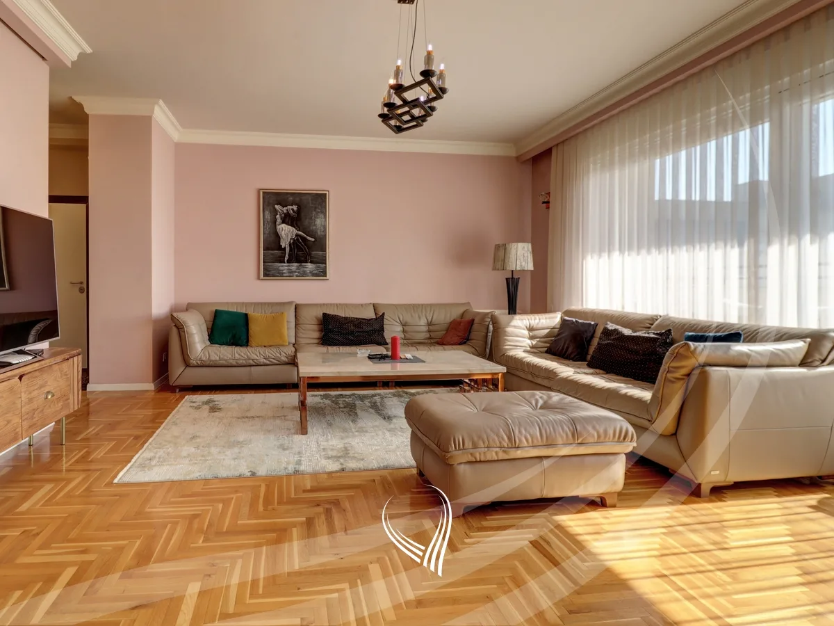 Penthouse me 3 dhoma gjumi me qira në lagjen Kalabria – Emshir