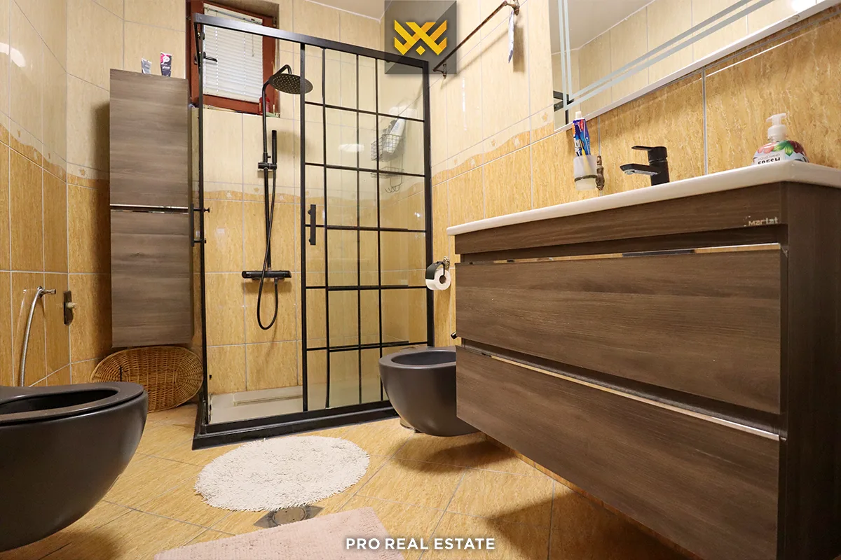 Shtëpi 640m² për #SHITJE në Velani