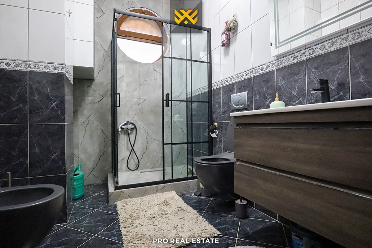 Shtëpi 640m² për #SHITJE në Velani