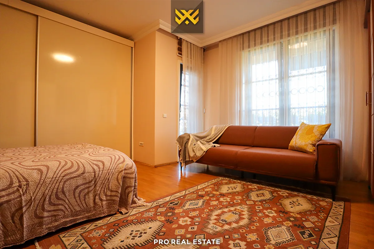 Shtëpi 640m² për #SHITJE në Velani