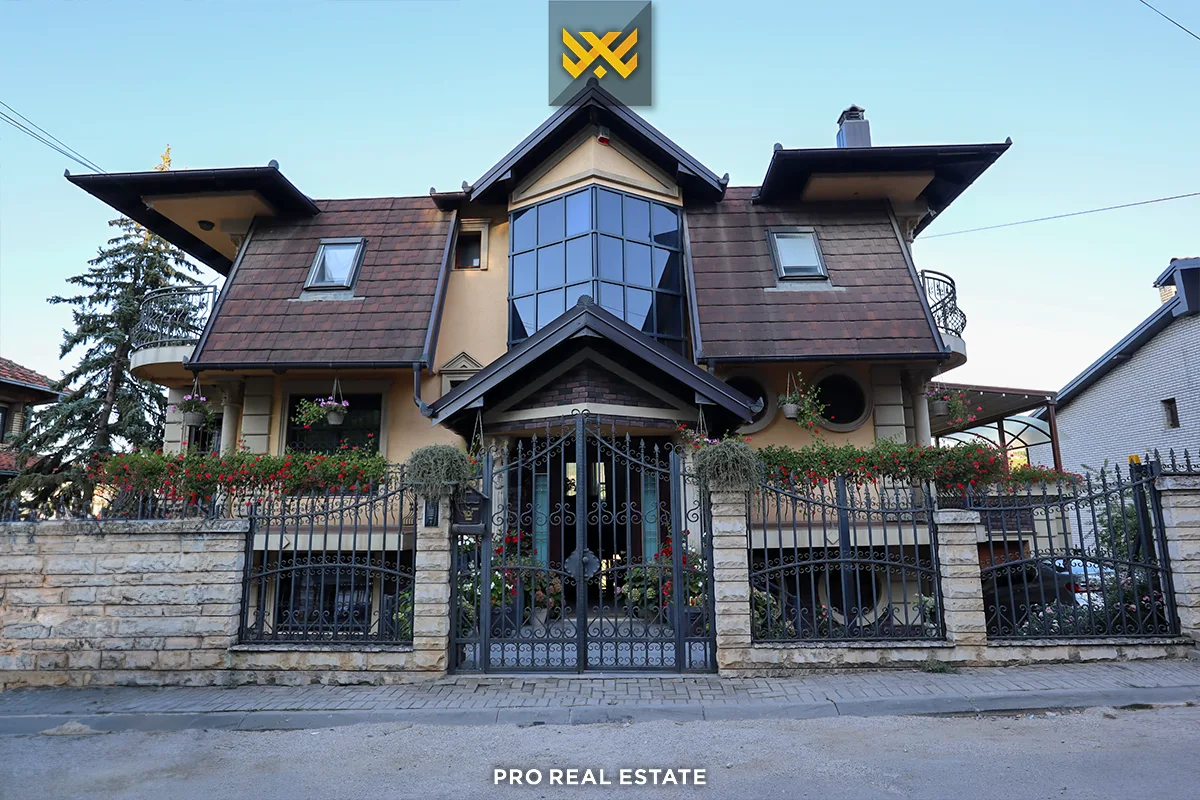 Shtëpi 640m² për #SHITJE në Velani