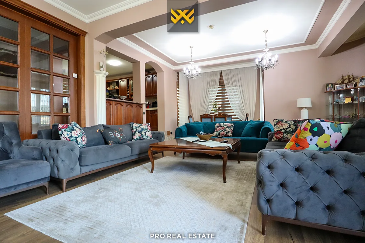 Shtëpi 640m² për #SHITJE në Velani
