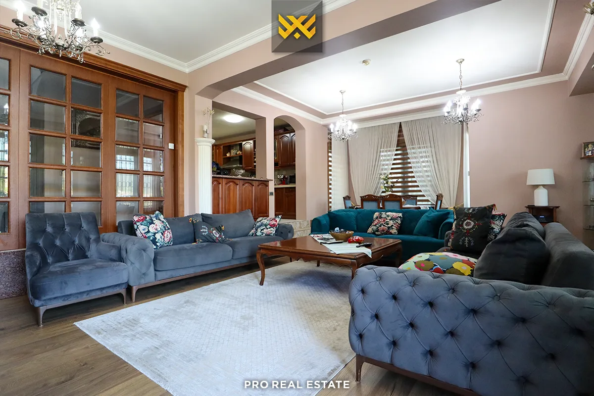 Shtëpi 640m² për #SHITJE në Velani