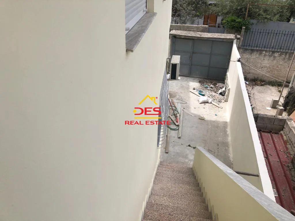 Shitet vilë 3-kate pranë elektrikut,vlorë