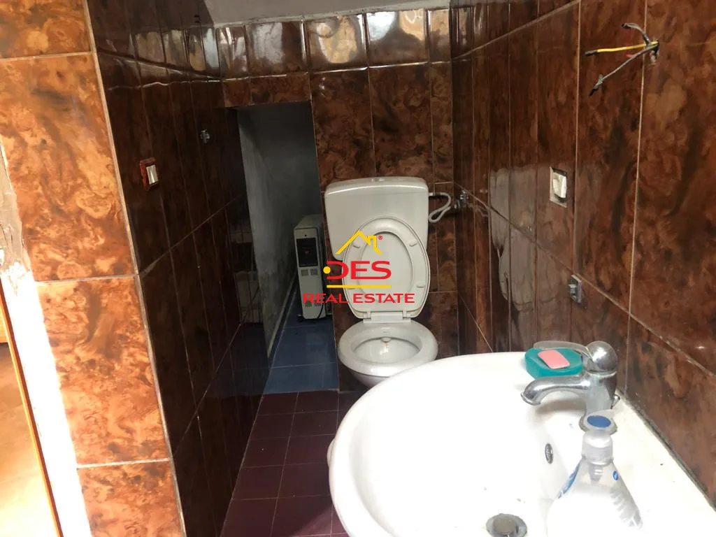 Shitet vilë 3-kate pranë elektrikut,vlorë