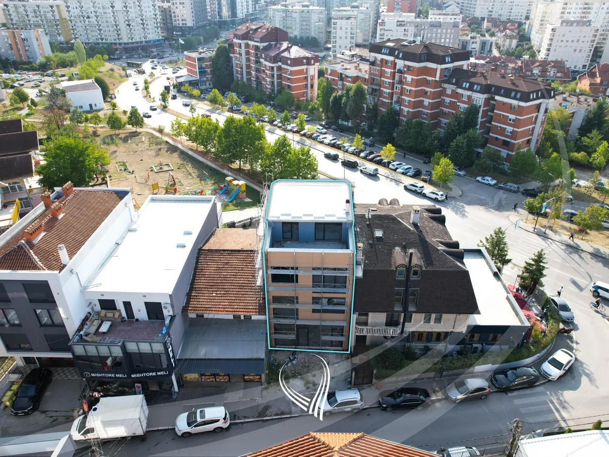 Objekt afarist 579m2 me qira në lagjen Bregu i Diellit