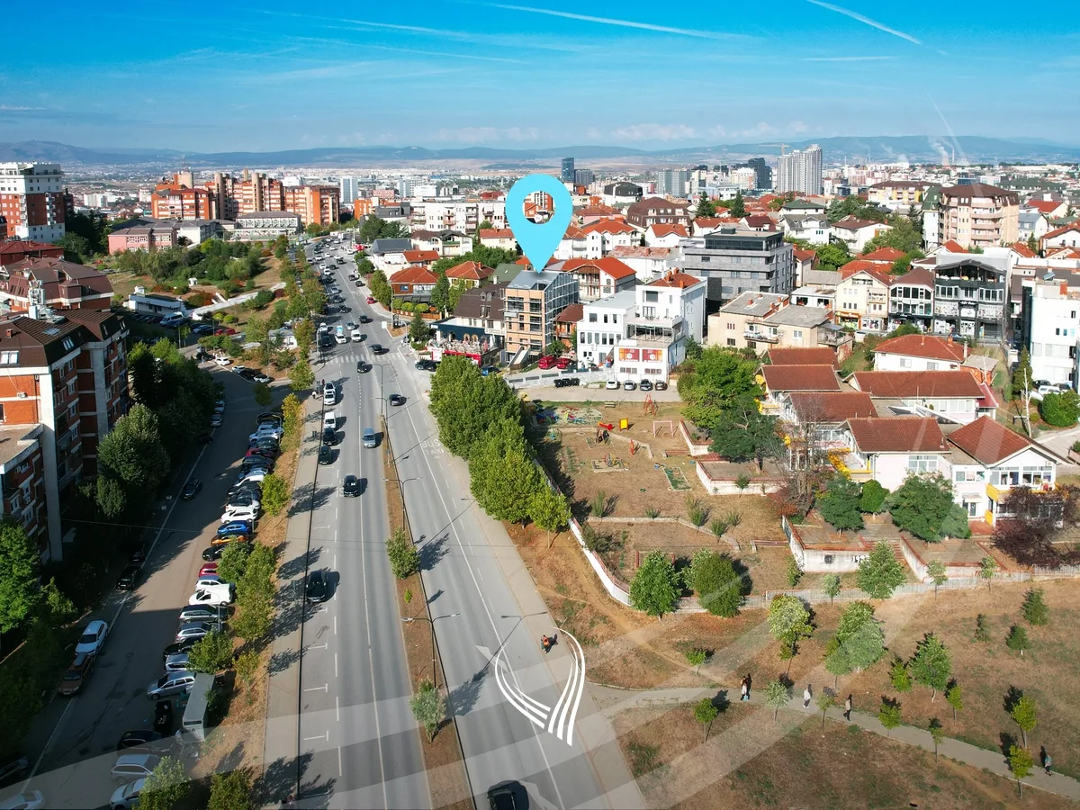 Objekt afarist 579m2 me qira në lagjen Bregu i Diellit
