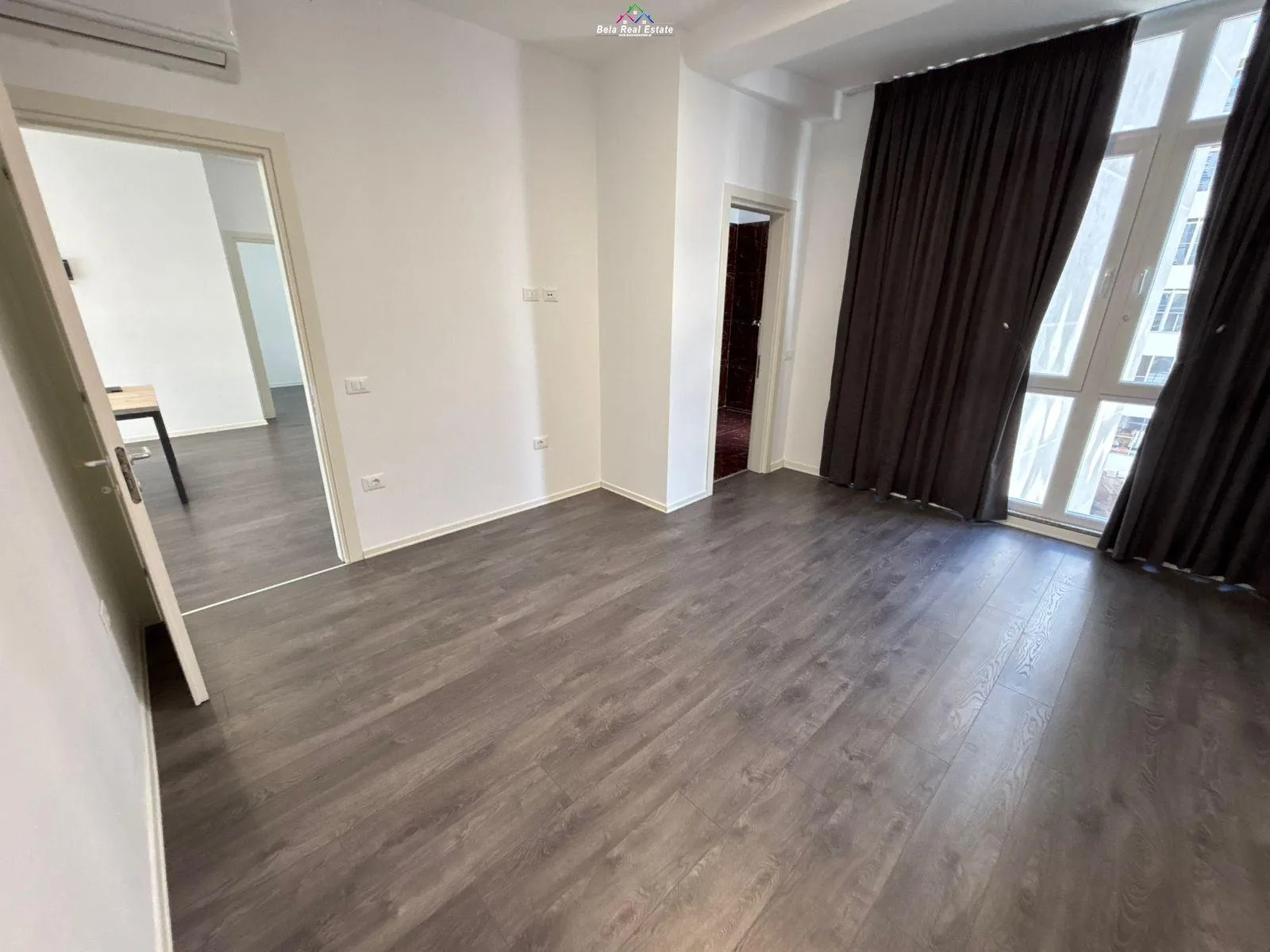 Zyre Me Qera Tek Komuna e Parisit ( ID BZ2857) Tirane