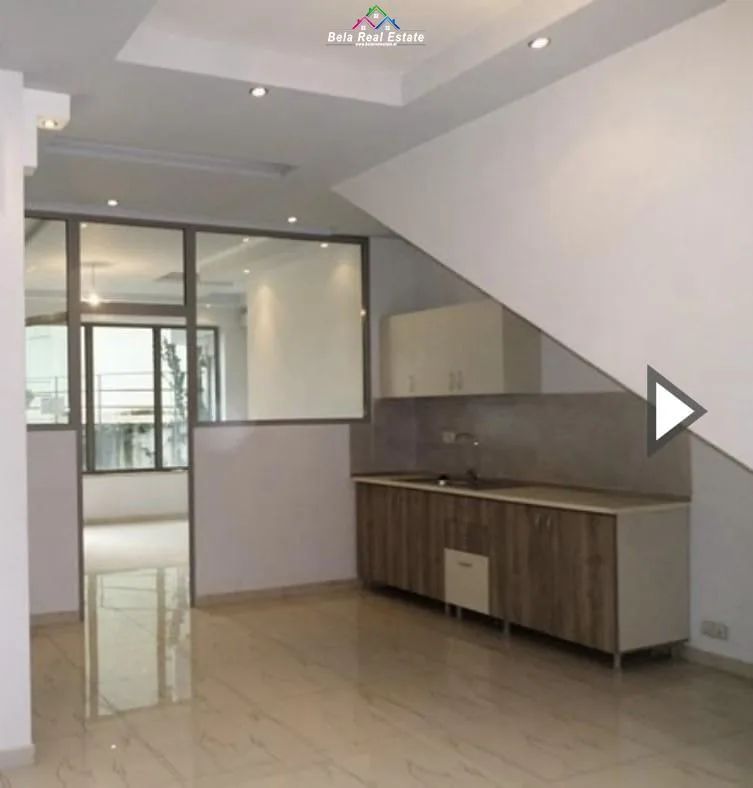 Zyre Me Qera Tek Selvia (ID BZ2503) Tirane