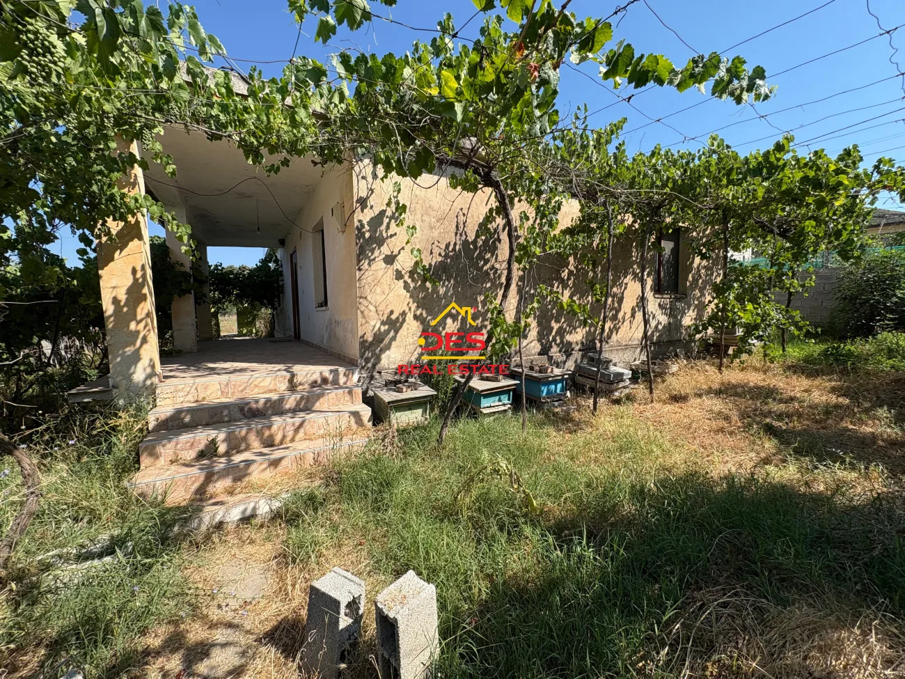 Shitet shtëpi private + truall në kotë, vlorë