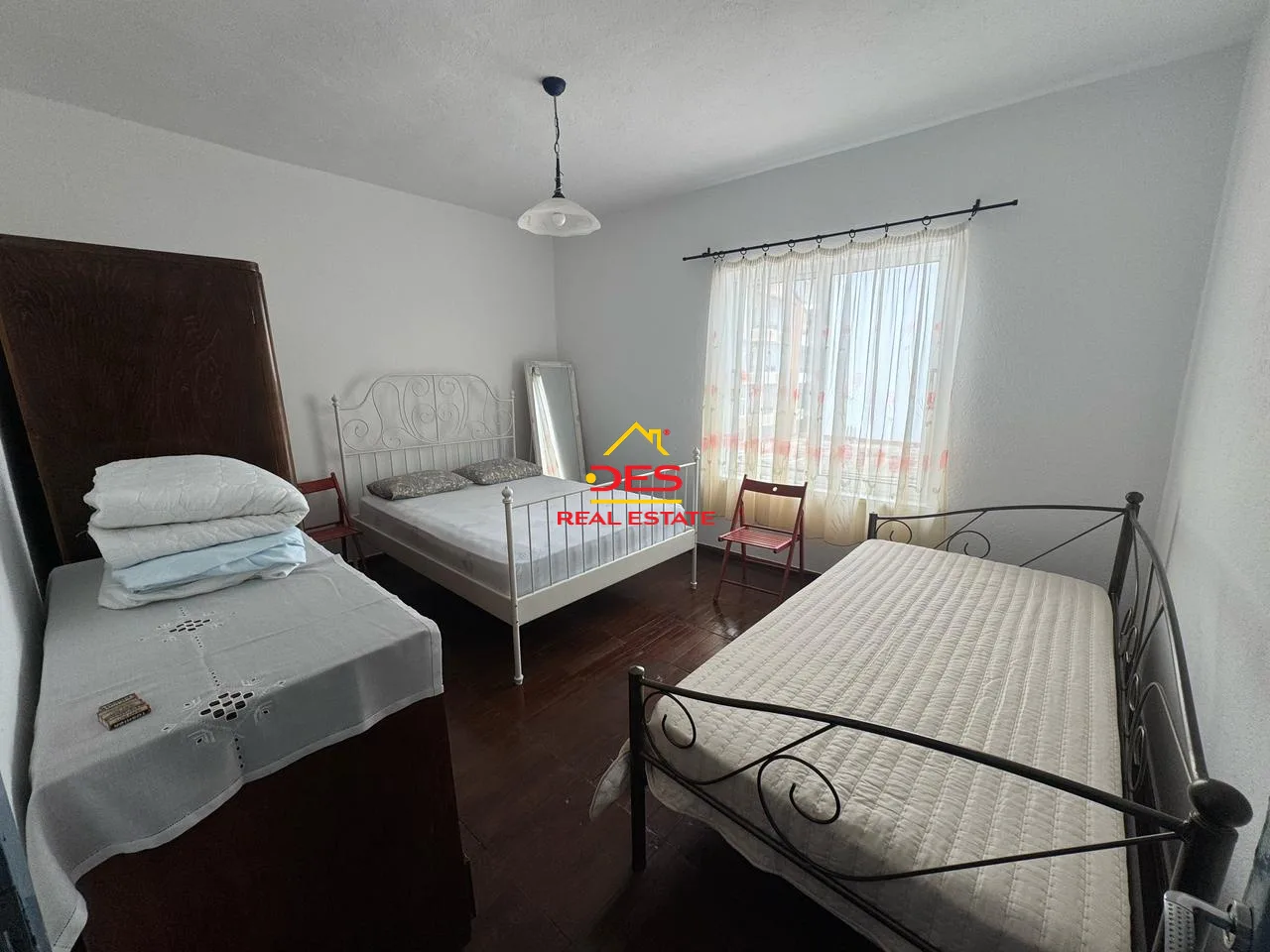 Shitet apartament 1+1 + shtese ne qender te sarandes