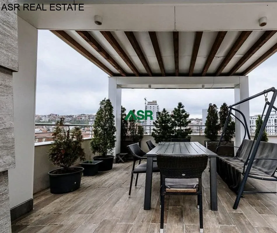Ofrohet per SHITJE penthouse ne lagjen Tophane