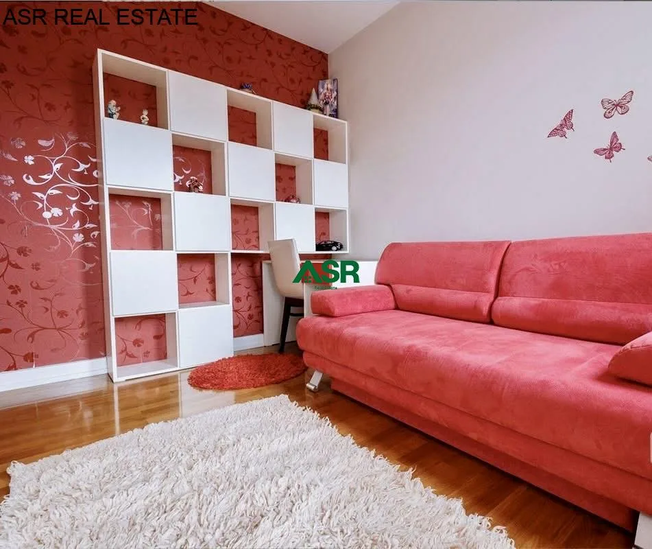 Ofrohet per SHITJE penthouse ne lagjen Tophane
