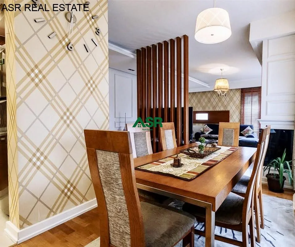 Ofrohet per SHITJE penthouse ne lagjen Tophane