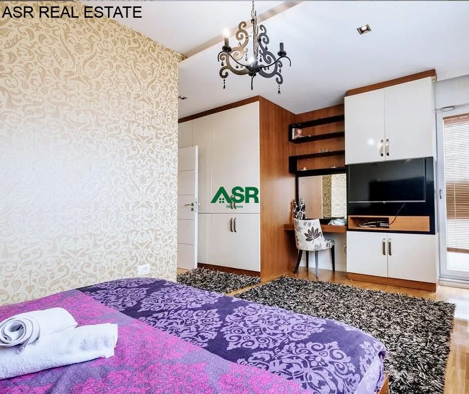 Ofrohet per SHITJE penthouse ne lagjen Tophane