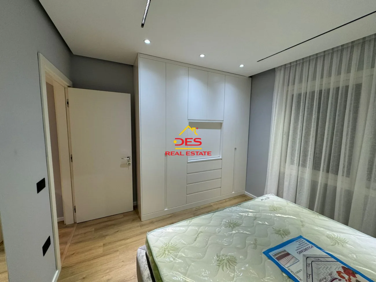 JEPET ME QIRA APARTAMENT LUKSOZ 1+1 TE “RRUGA E ÇIPAJVE”, VLORË. 📍 Pranë Jumbo