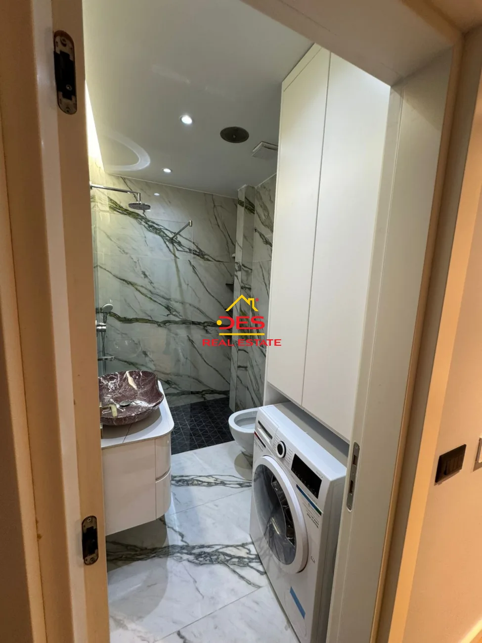 JEPET ME QIRA APARTAMENT LUKSOZ 1+1 TE “RRUGA E ÇIPAJVE”, VLORË. 📍 Pranë Jumbo