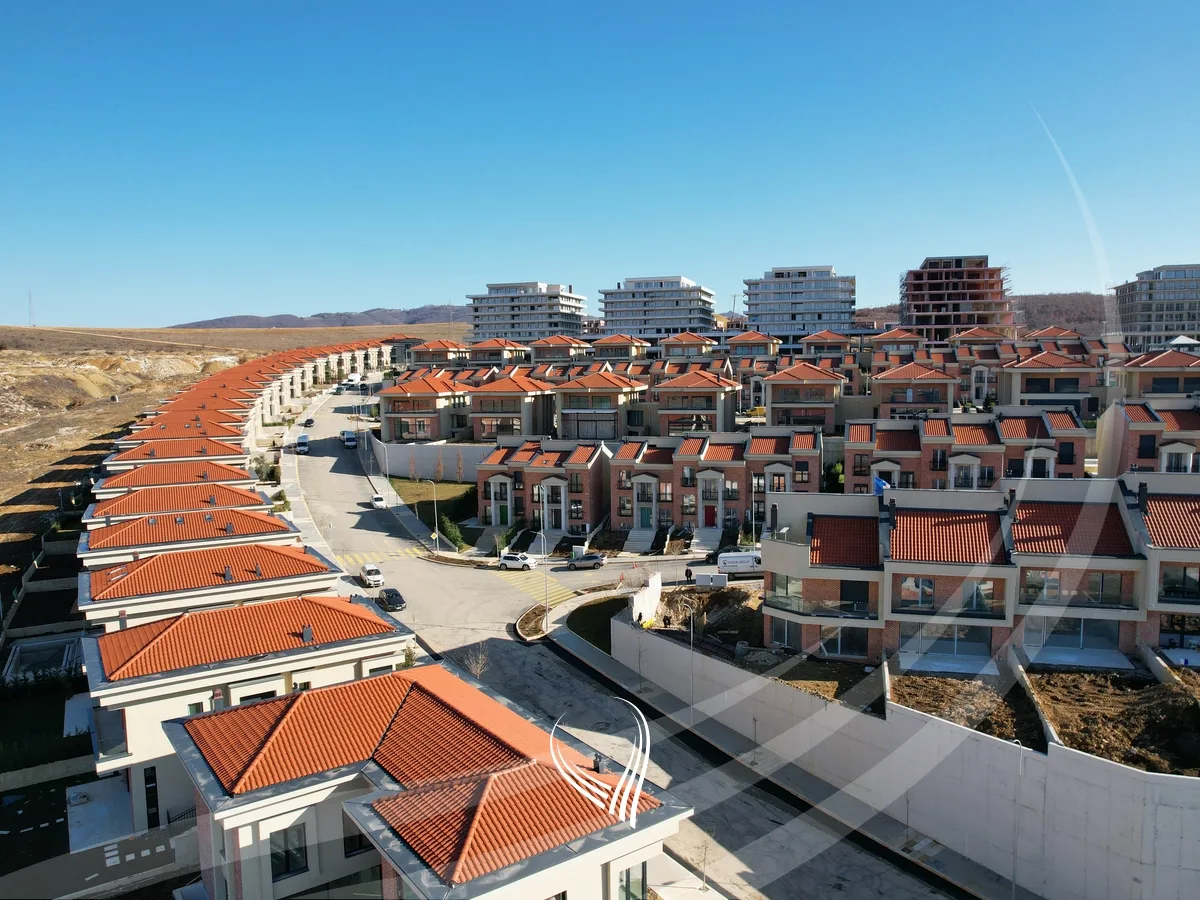 Shtëpi 404m2 në shitje në lagjen Marigona Hill