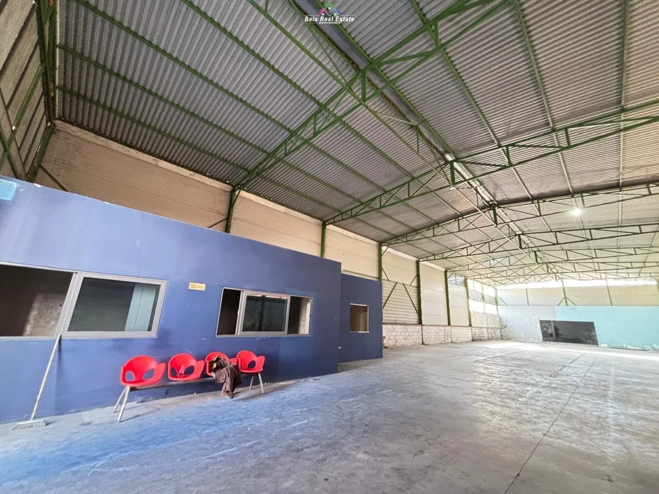 Magazine Me Qera Ne Autostraden Tirane-Durres (ID BM278) Tirane.