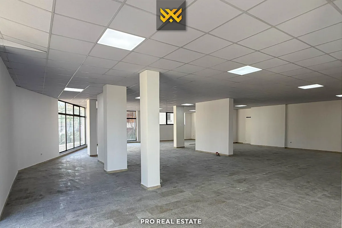 Objekt 1350m² me #QIRA te Parku i Qytetit