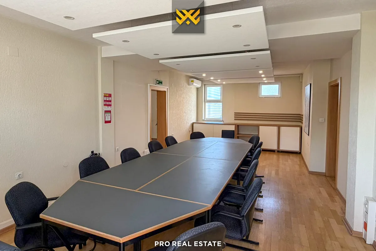 Objekt 1350m² me #QIRA te Parku i Qytetit