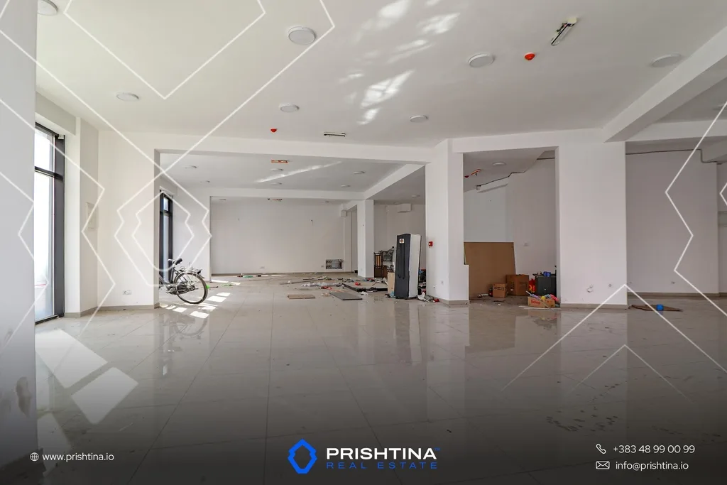 Lokal me qira 300m² në Lagjen e Spitalit