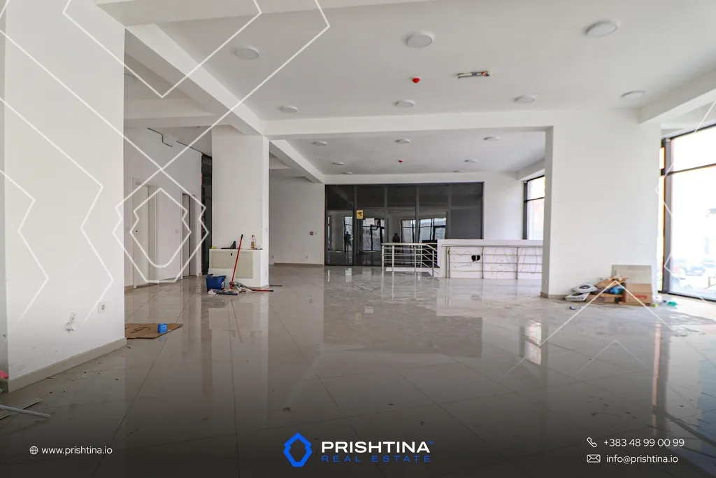 Lokal me qira 300m² në Lagjen e Spitalit