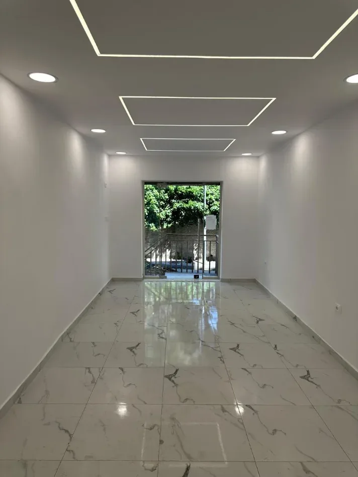 Dyqan me qera prane Rruges se Elbasanit (ID BD21914) Tirane