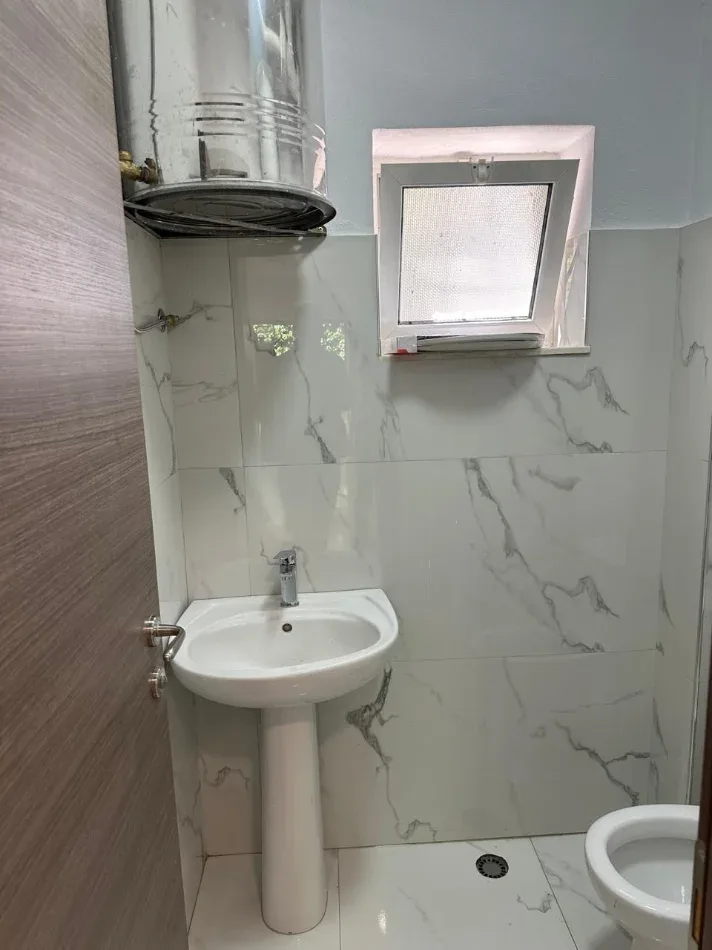 Dyqan me qera prane Rruges se Elbasanit (ID BD21914) Tirane