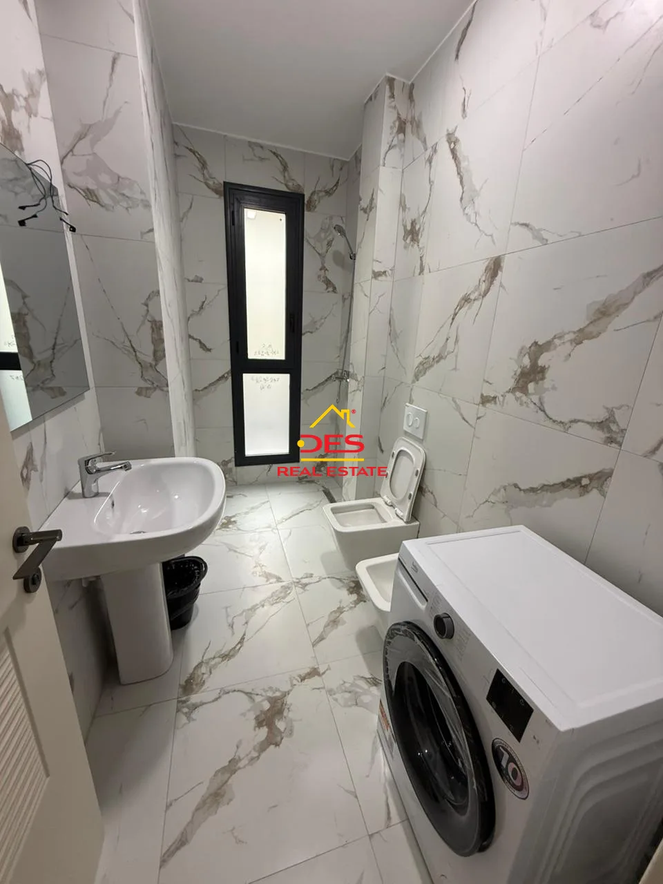 Jepet apartament 1+1 me qira në lungomare, vlorë.