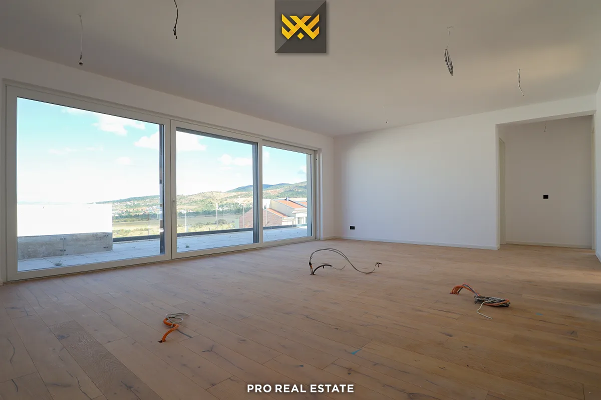 Terracier 116.80m² + 51.10m² me #QIRA në Lagjen Marigona Hill