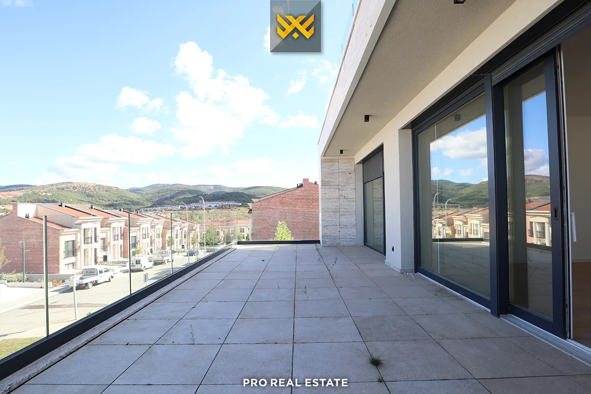 Terracier 116.80m² + 51.10m² me #QIRA në Lagjen Marigona Hill