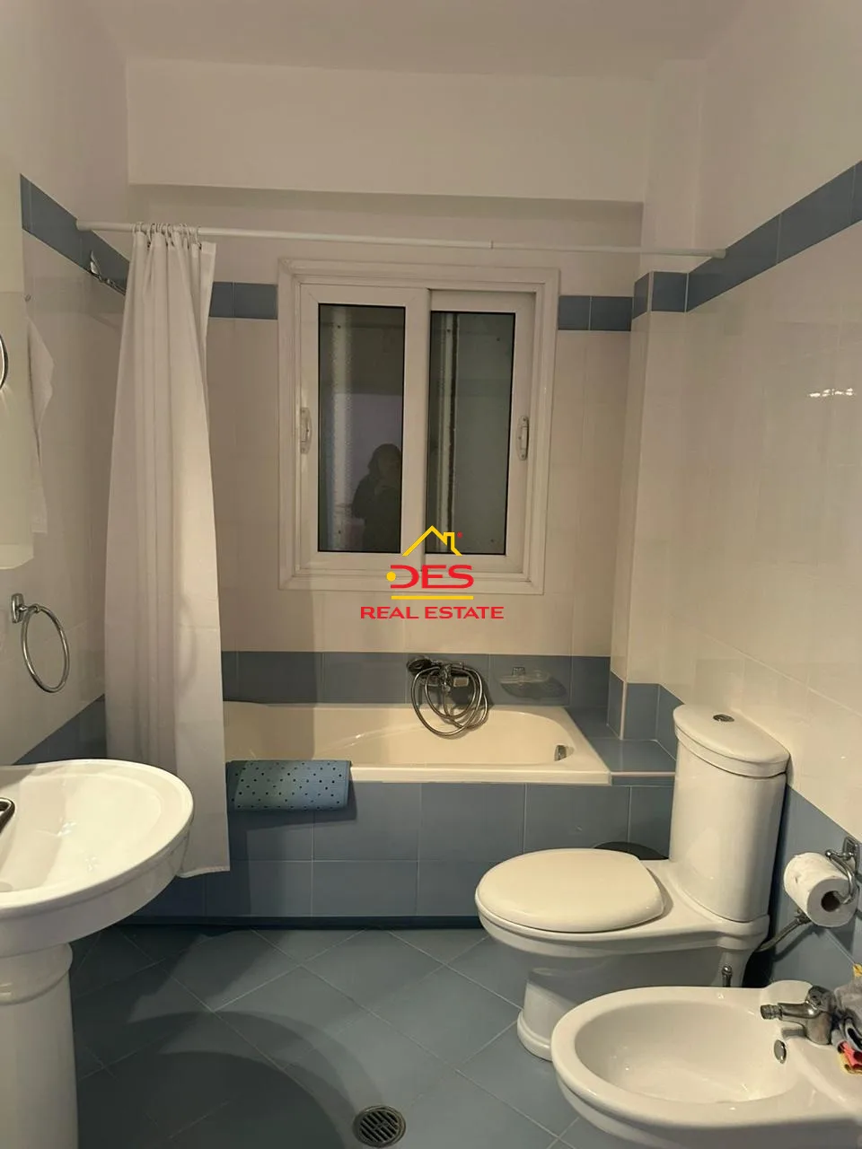 Shitet apartament 2+1 ne sarandë
