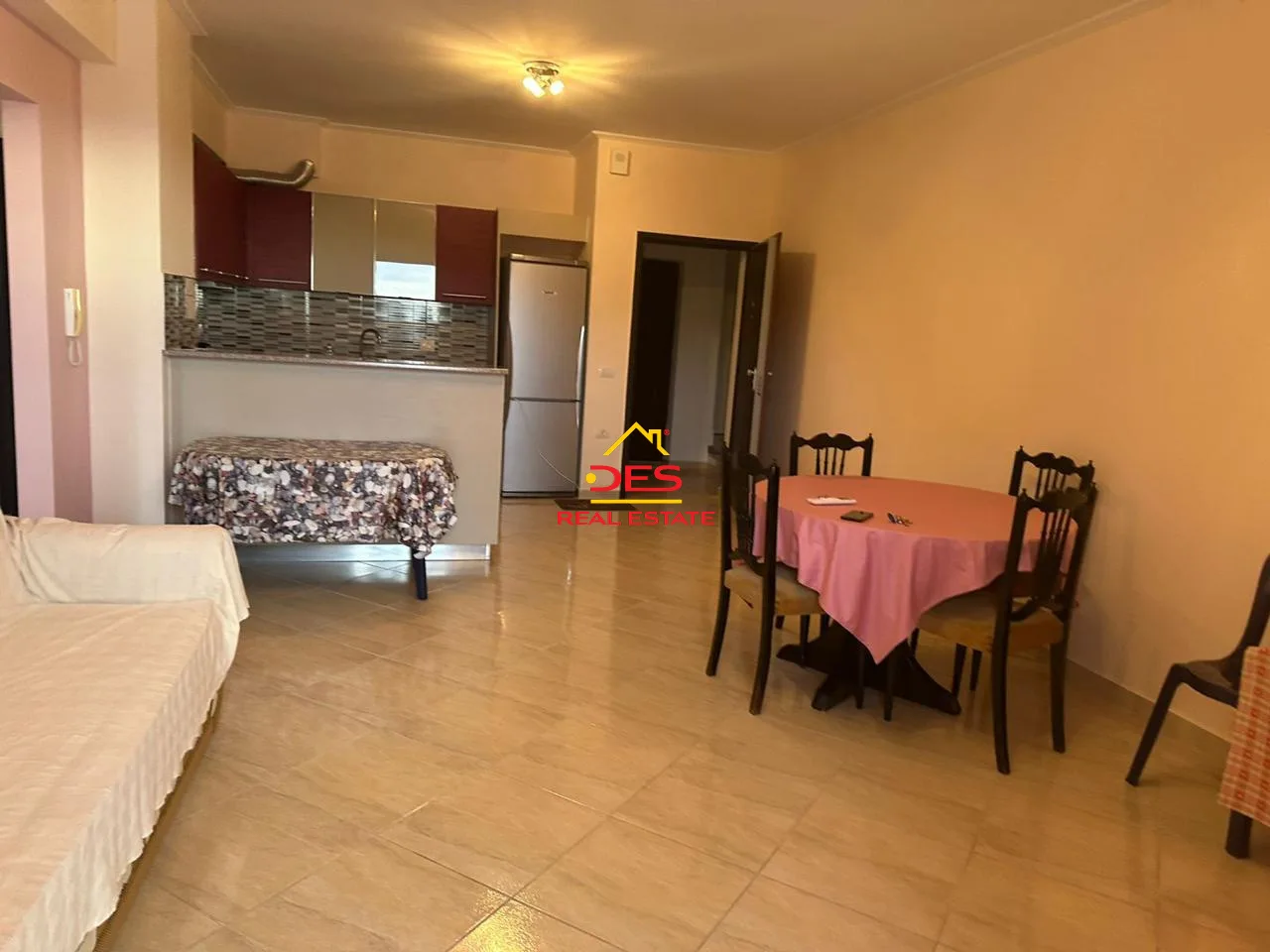 Shitet apartament 2+1 ne sarandë