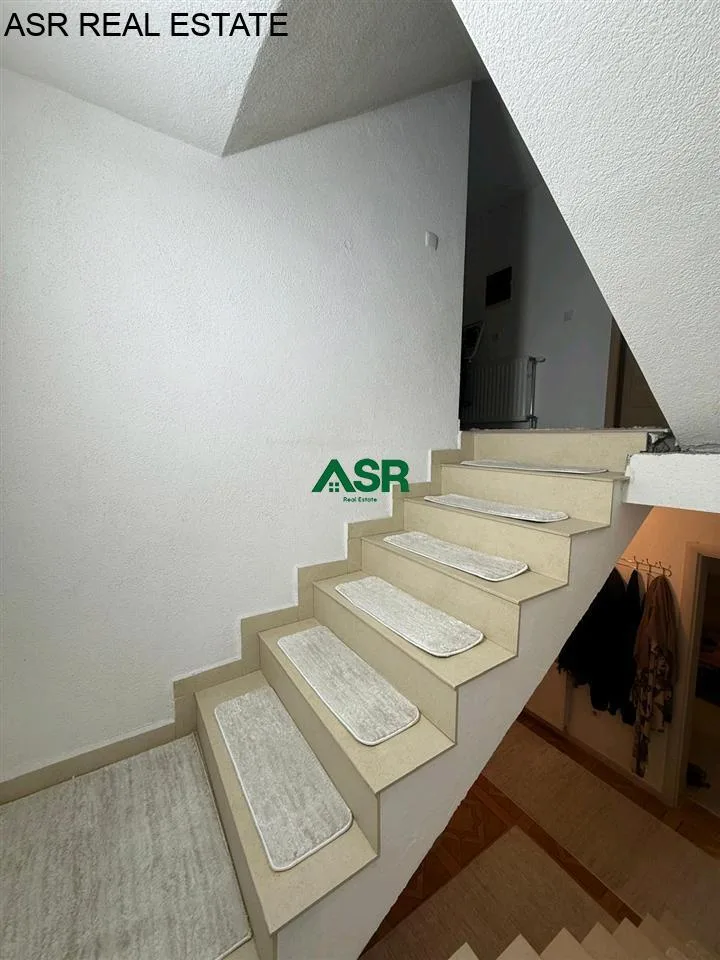 #ID:4014 Shtepi 200m2 me #qira në lagjen Emshir