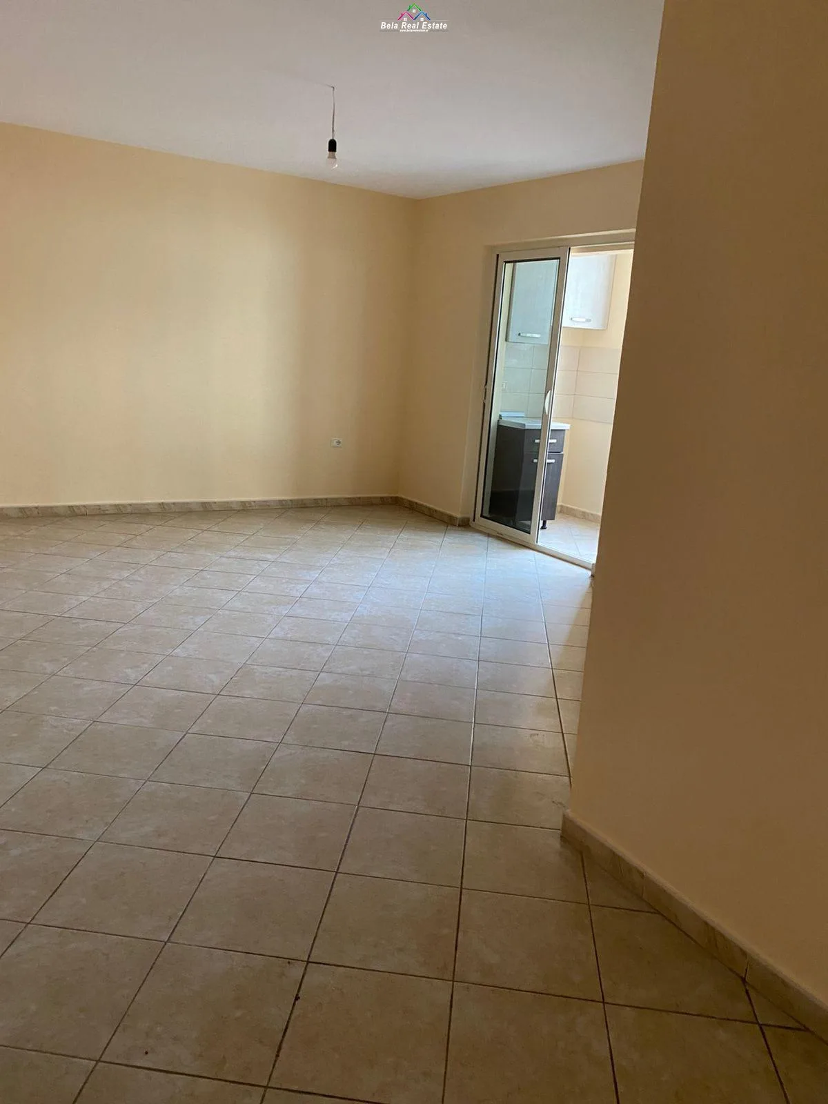 Apartament Me Qera Prane Xhamise se Tabakeve (ID B211392) Tirane