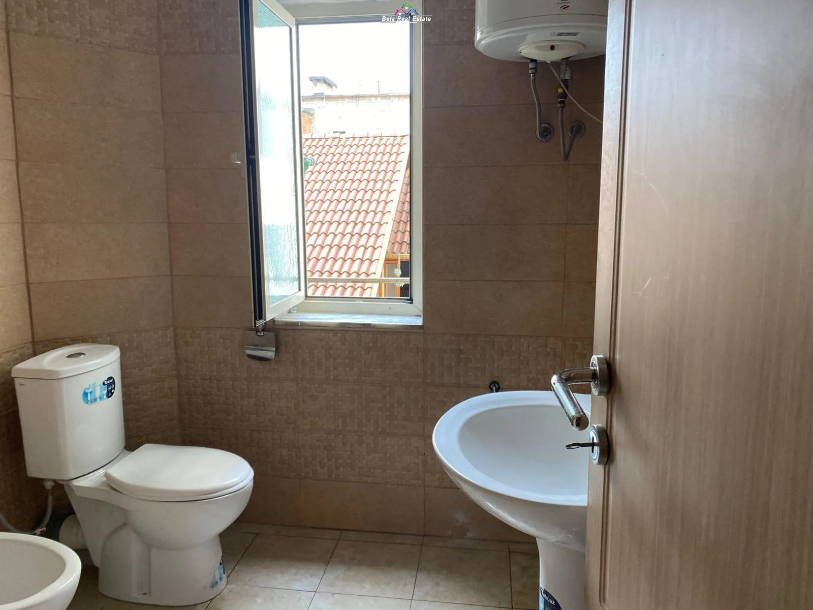 Apartament Me Qera Prane Xhamise se Tabakeve (ID B211392) Tirane