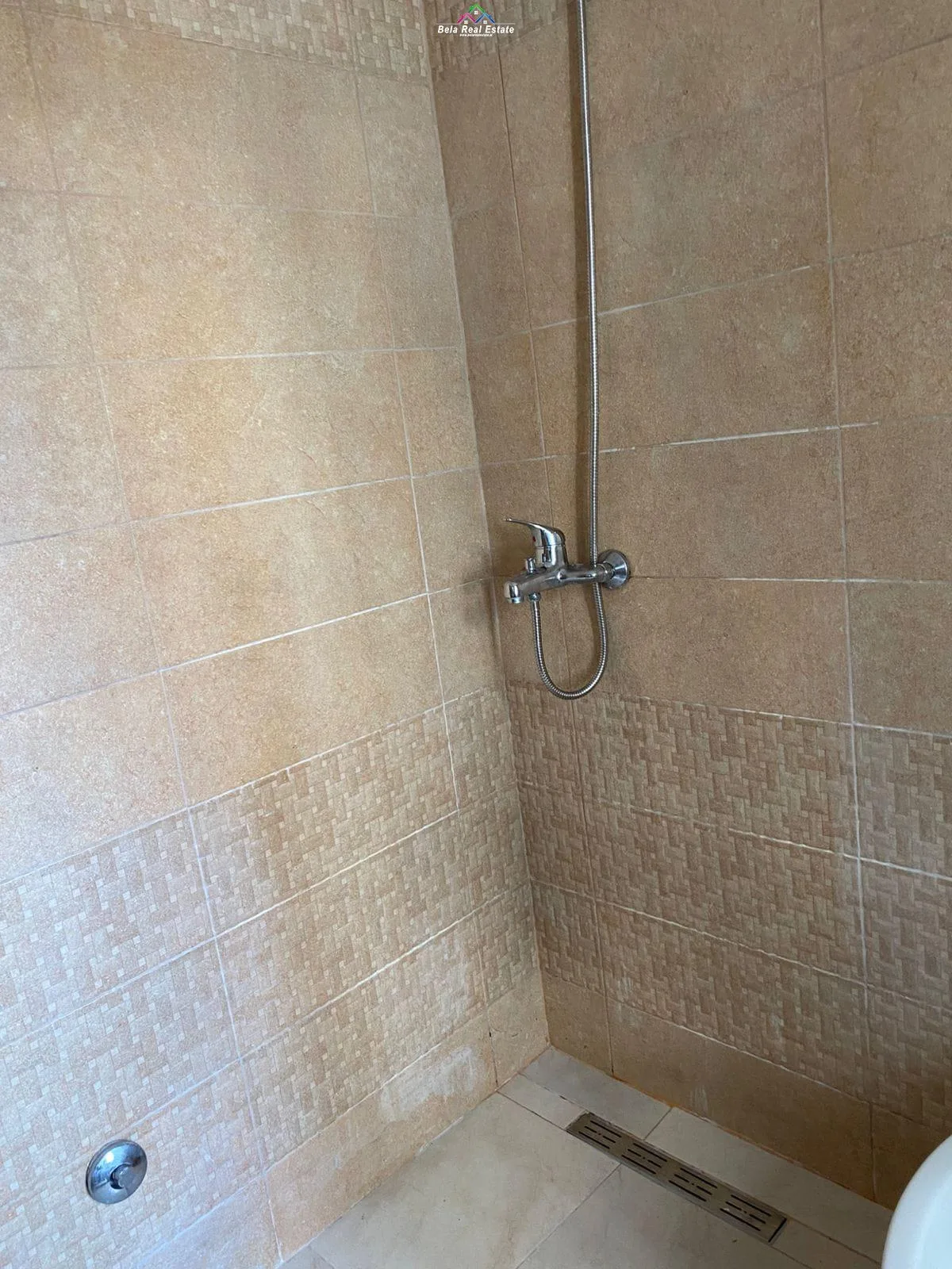 Apartament Me Qera Prane Xhamise se Tabakeve (ID B211392) Tirane