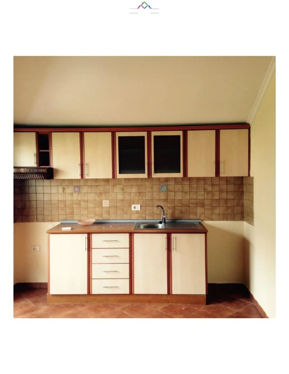 Kat Vile Me Qera 2+1 Tek Ish Tregu Elektrik (ID BV22271) Tirane