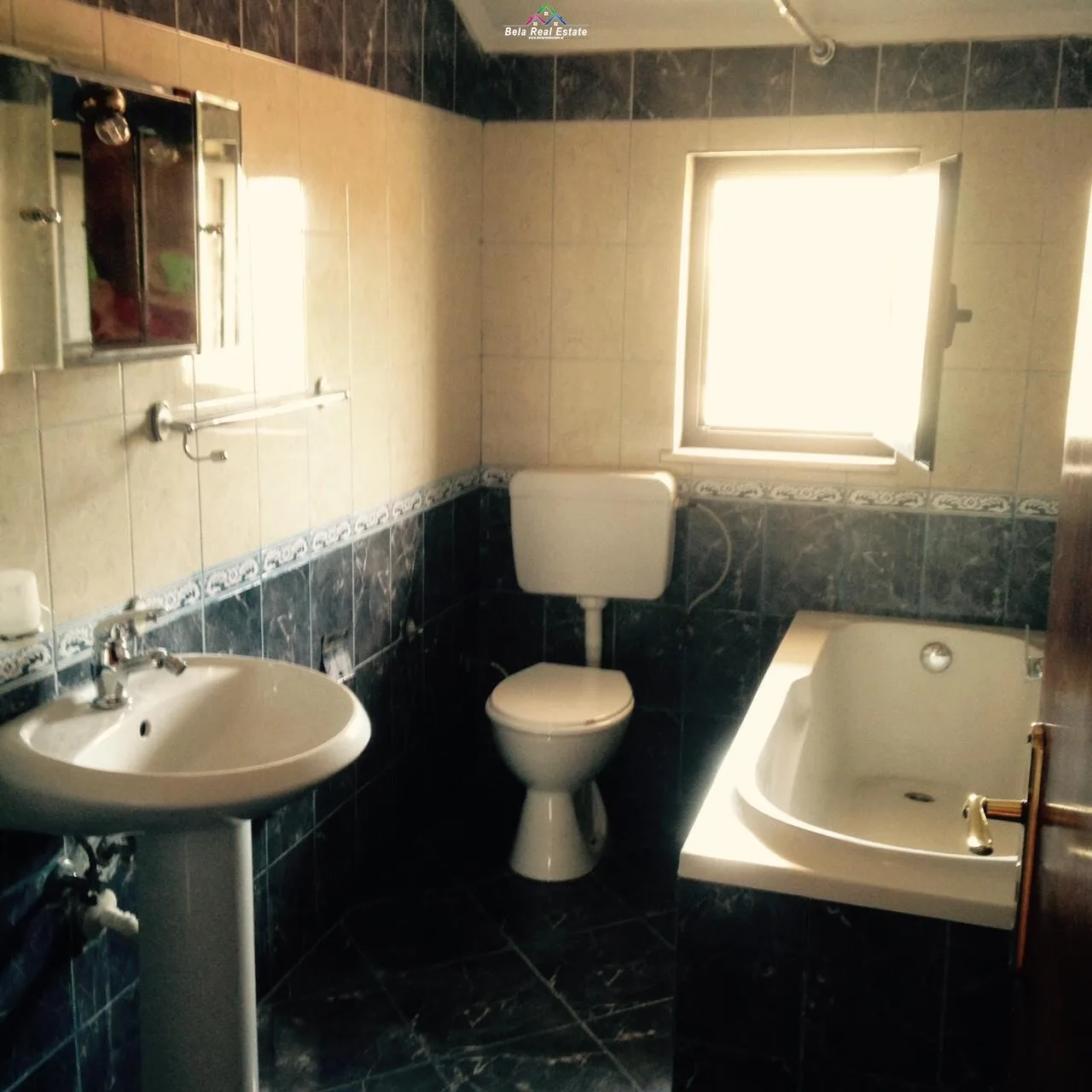 Kat Vile Me Qera 2+1 Tek Ish Tregu Elektrik (ID BV22271) Tirane