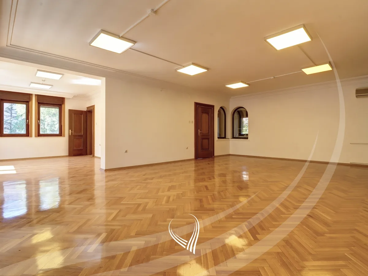 Zyre 446m2 me qira në lagjen Arbëria - Dragodan