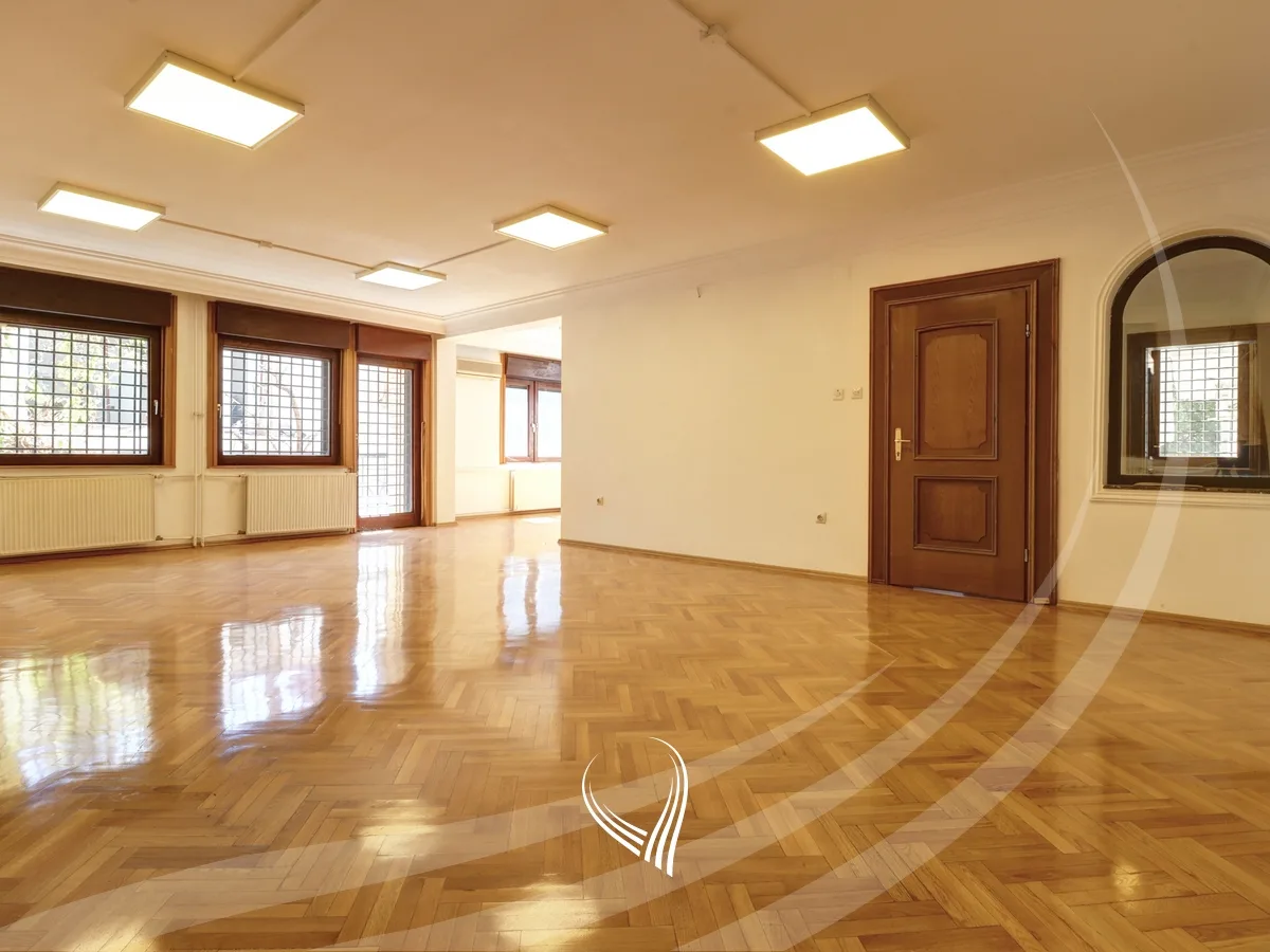 Zyre 446m2 me qira në lagjen Arbëria - Dragodan