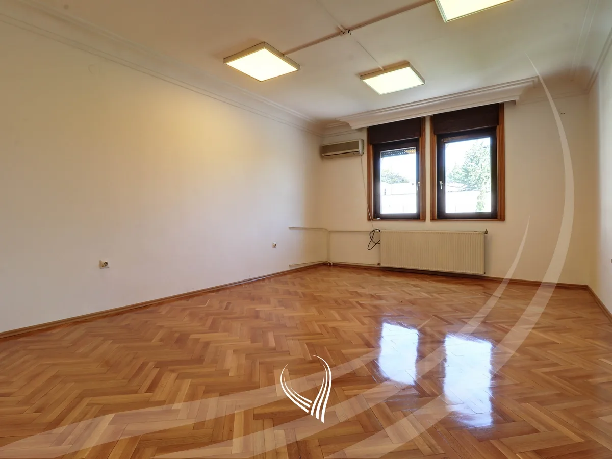 Zyre 446m2 me qira në lagjen Arbëria - Dragodan