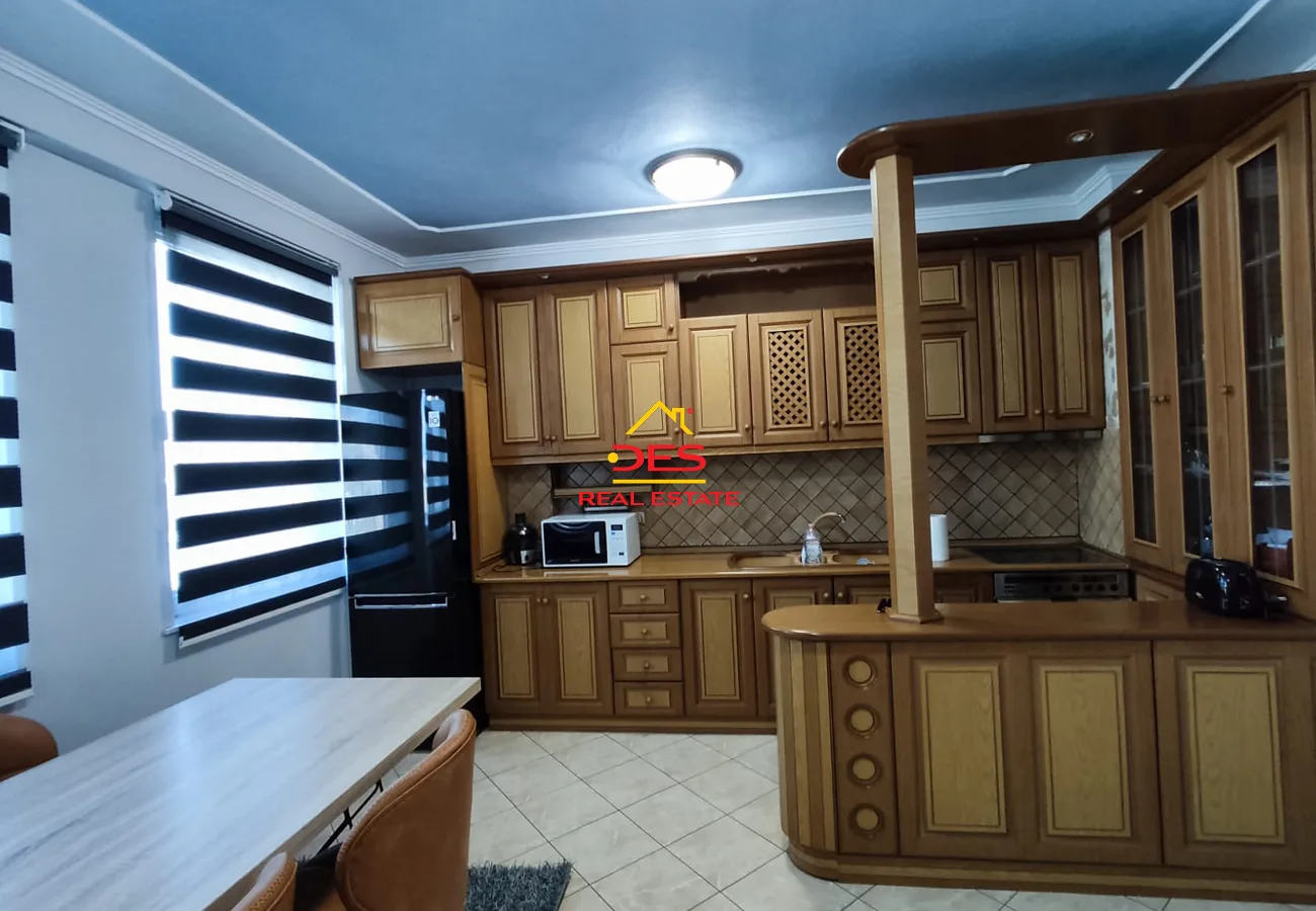 Jepet me qira apartament 3+1+2 per banim ose zyra, myslym shyri, tiranë