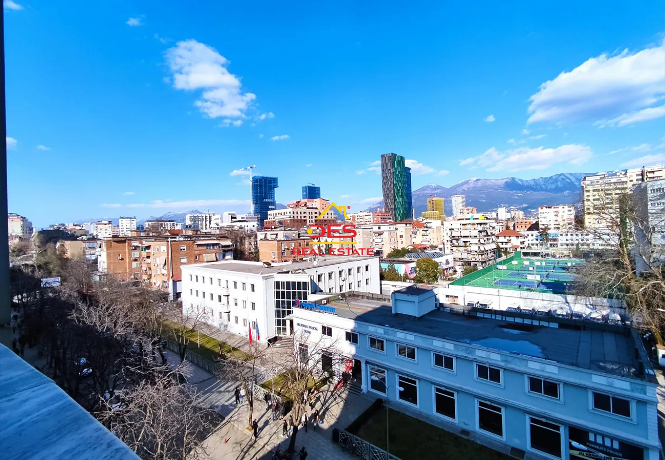 Jepet me qira apartament 3+1+2 per banim ose zyra, myslym shyri, tiranë
