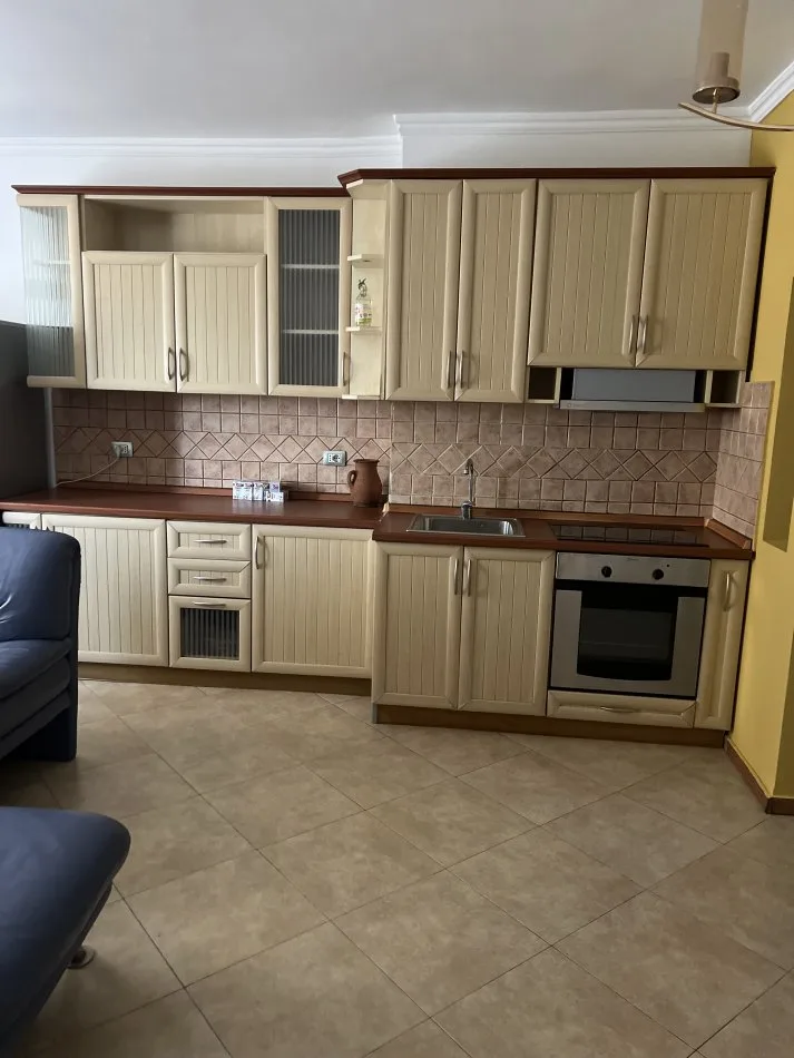 Apartament Me Qera 2+1 Ne Qender (ID B220918) Tirane.