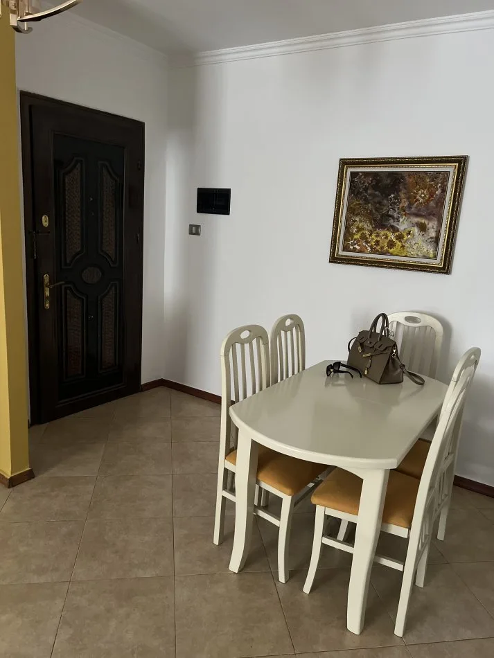 Apartament Me Qera 2+1 Ne Qender (ID B220918) Tirane.