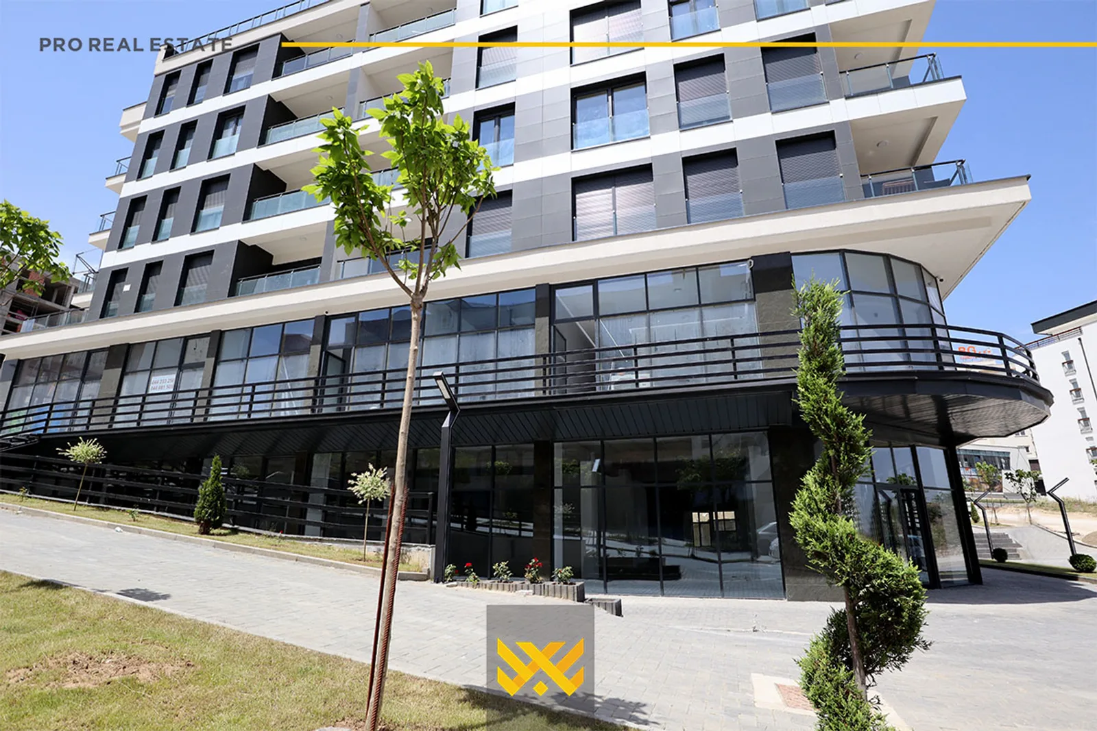Lokal 1450m² në #SHITJE në Emshir.