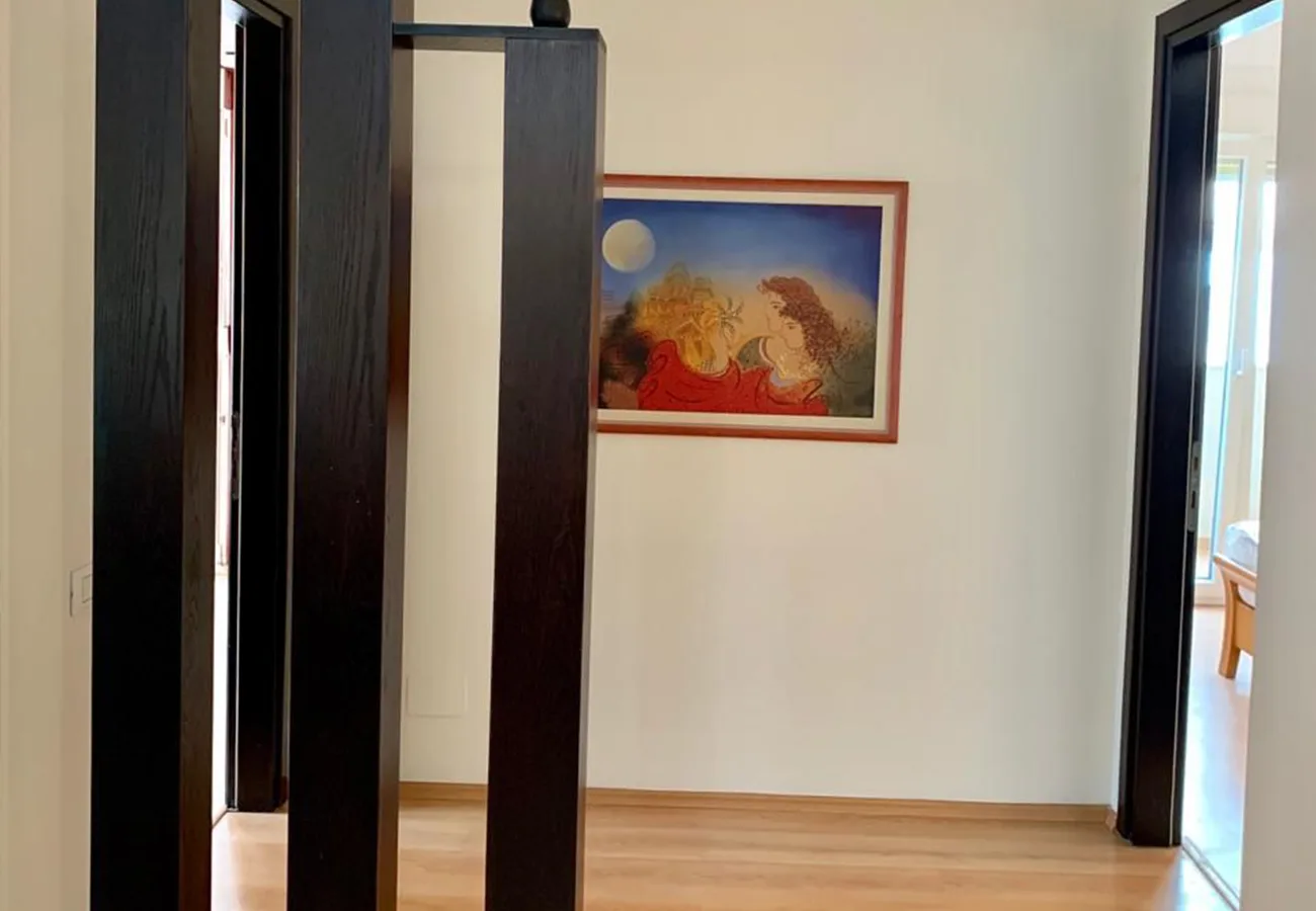 Jepet me qira super apartament 2+1+2 tek gjykata e lartë , tiranë