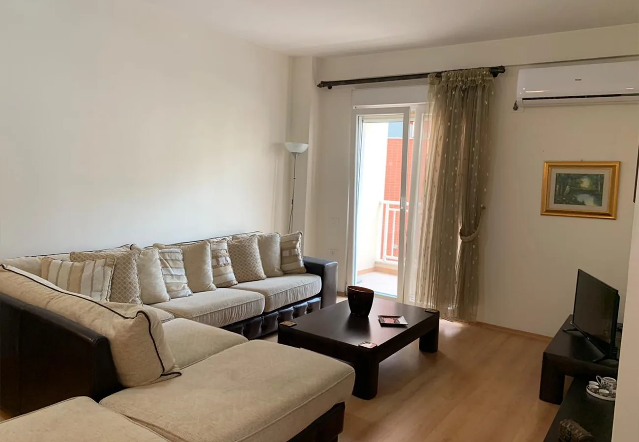 Jepet me qira super apartament 2+1+2 tek gjykata e lartë , tiranë